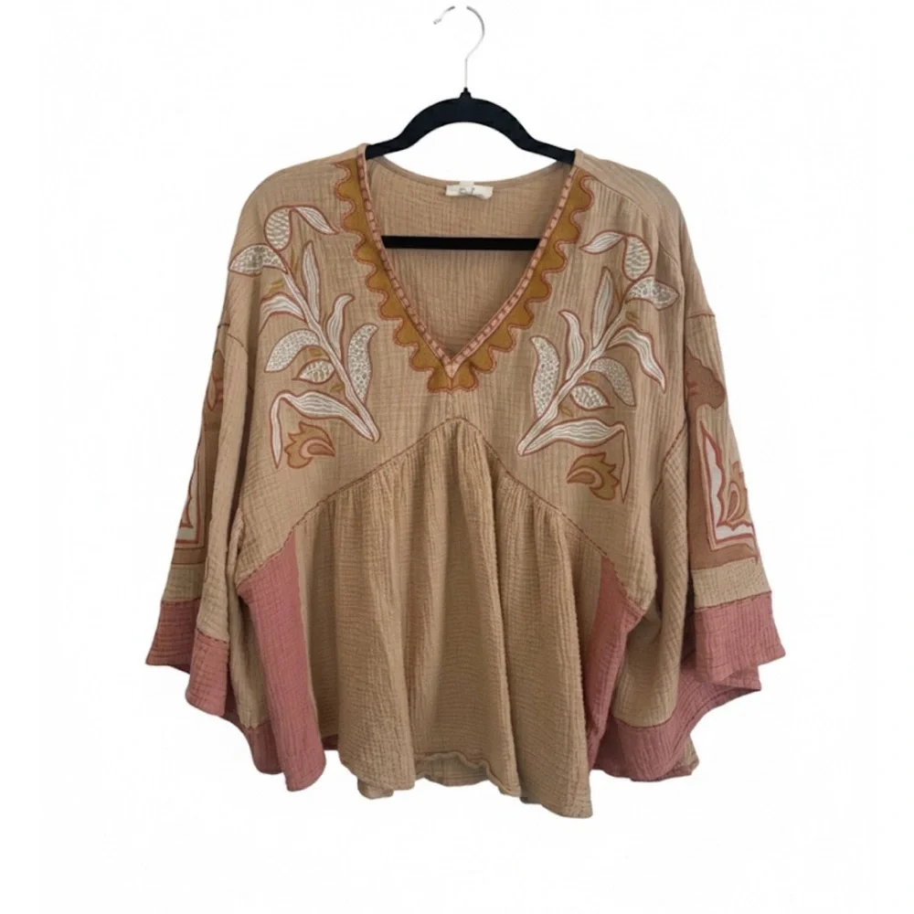 Easel Bohemian Embroidered Blouse in Tan and Pink Size Medium - Picture 12 of 12